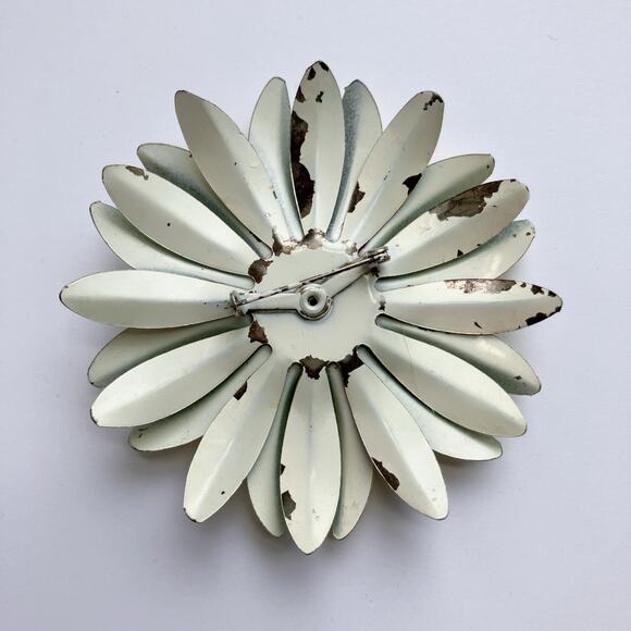 VTG 1960s Mod Cream Yellow Enamel Daisy Flower Power Brooch Enameled Metal Pin - Picture 8 of 10